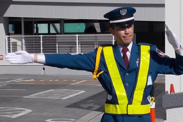 【警備会社の求人】商業施設で警備をする警備員